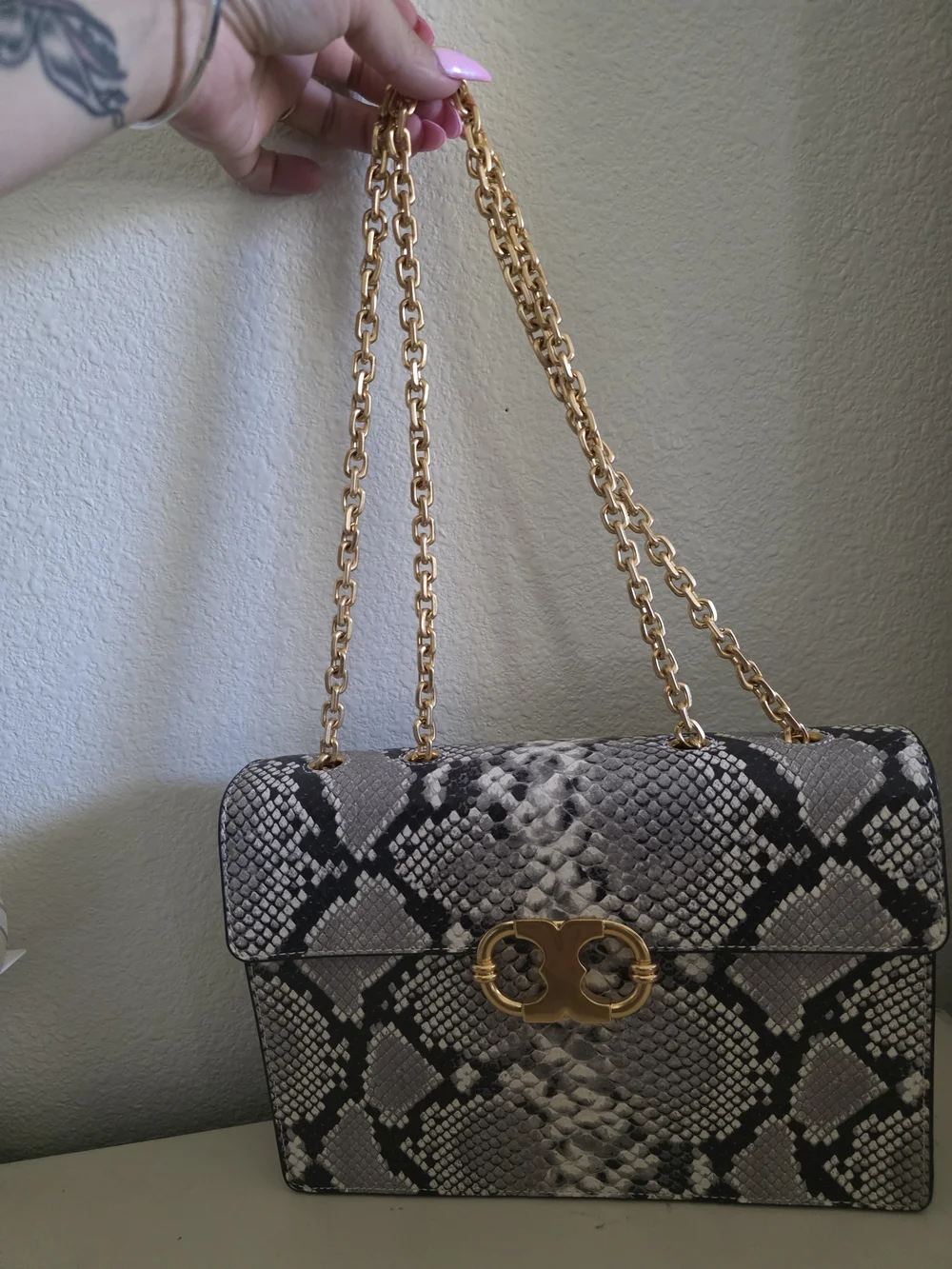 Elegant Gray Snakeskin-Print Embossed Shoulder Bag with Gold Hardware